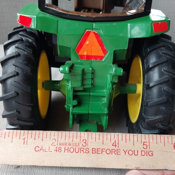 1/16 JOHN DEERE 8200 W/STRIPE DECAL NO Box ERTL Steering Mechanism Intact - Picture 15 of 16